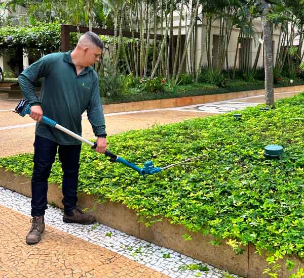 Carrossel-Paraiso-Paisagismo-Jardinagem-Manutenção-equipe-especializada-equipamentos-de-ponta-01